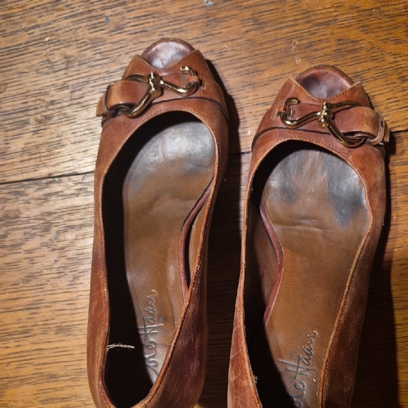 Elegant Brown Peep-Toe Heels - Picture 5 of 9